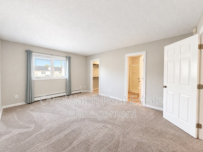 Building Photo - 3230 Montclaire Ct