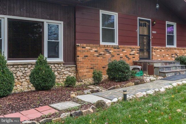 Primary Photo - 22308 St Louis Rd