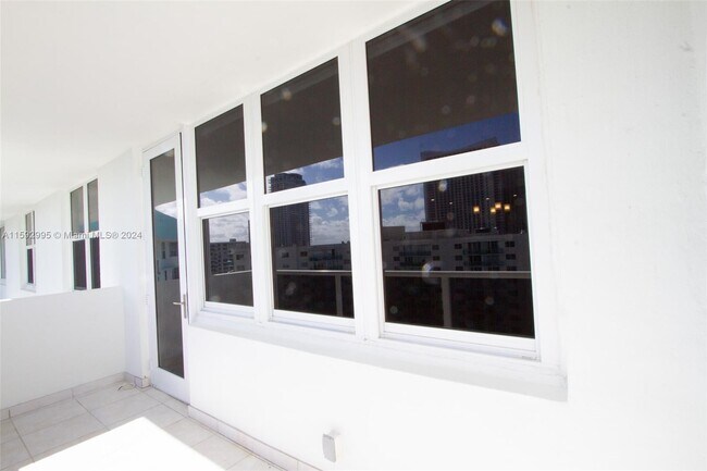 Building Photo - 3725 S Ocean Dr