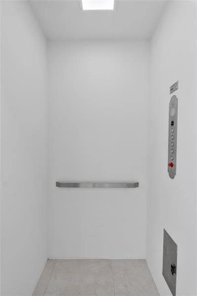 Building Photo - 3270 NE 15th St