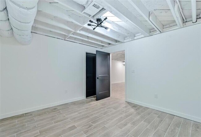 Building Photo - 2218 Belvedere Ave SW