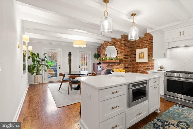 Building Photo - 312 N Pitt St