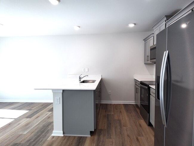 Building Photo - Gorgeous , New Townhome  located in Mallar...