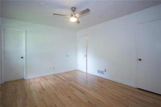 Building Photo - 1169 Hillcrest Ct NW