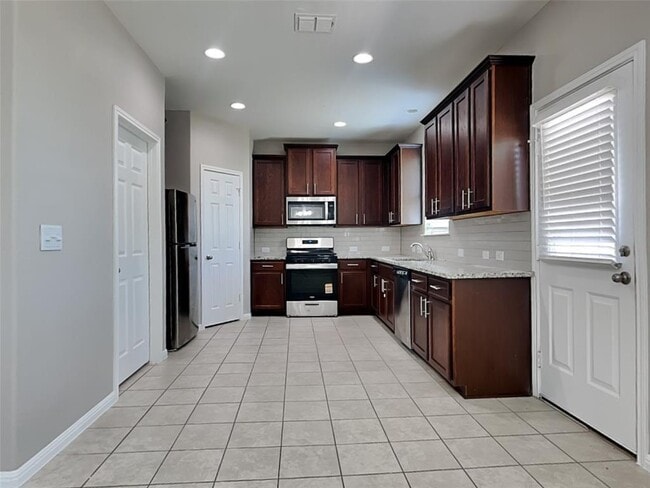 Building Photo - 5343 Marsh Ln