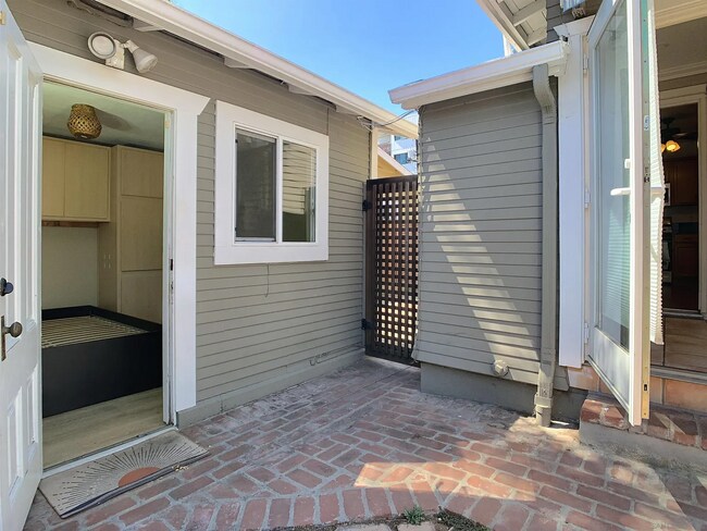 Building Photo - Charming Home with Prime Location & Ample Living Space