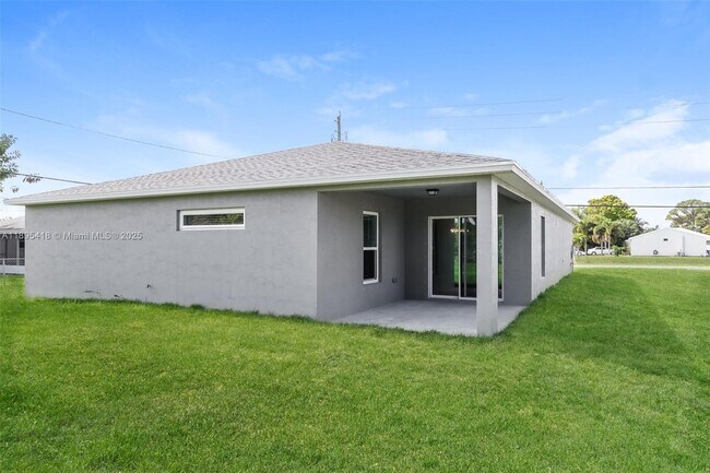 Building Photo - 2325 SE Berkshire Blvd
