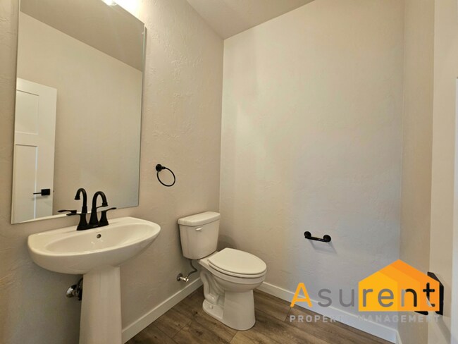 Building Photo - Newly Constructed 3 Bedroom, 2.5 bathroom SW Medford Home