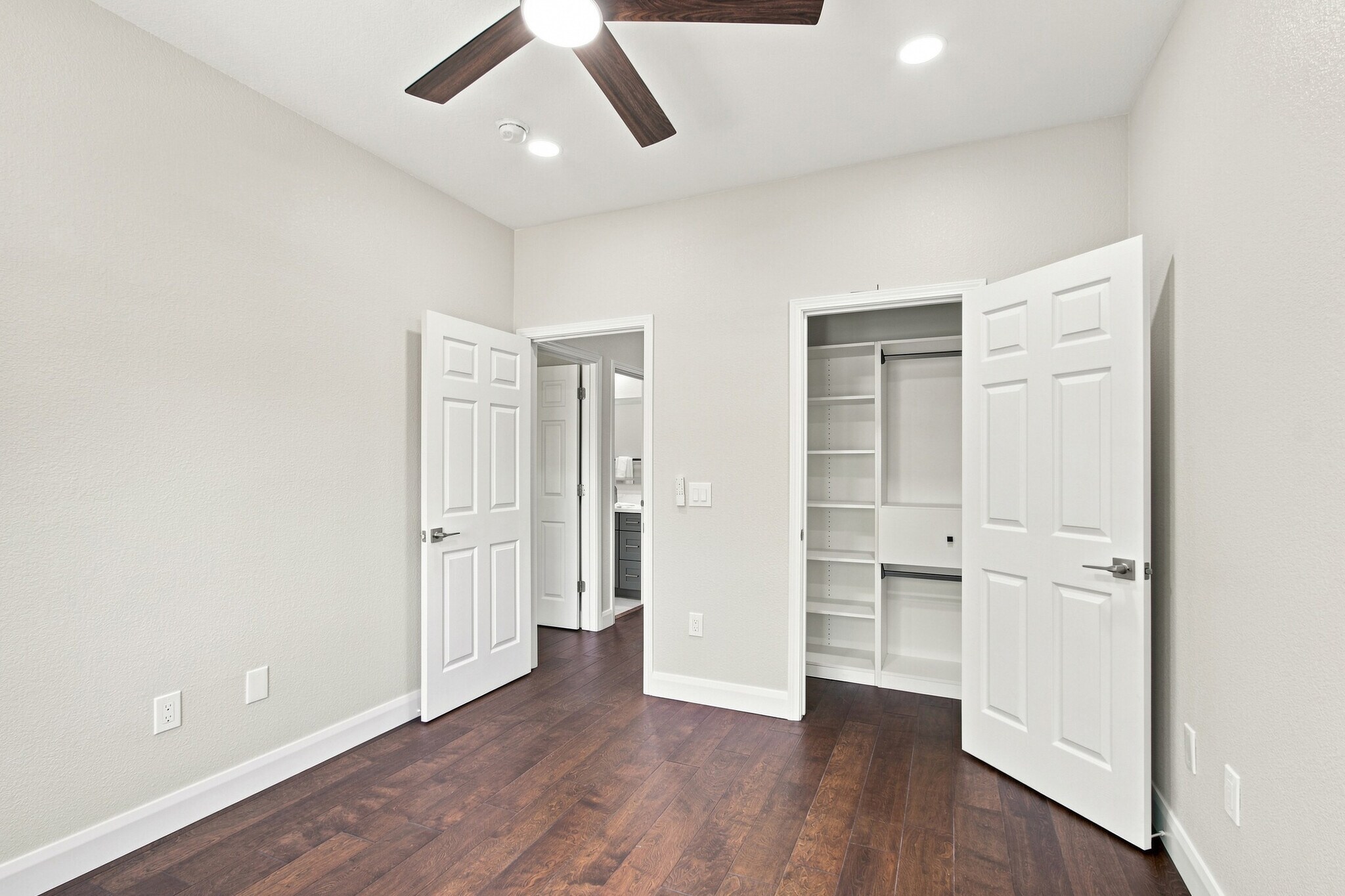 Building Photo - 37 Esfahan Dr