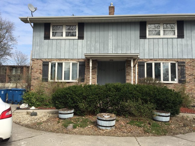 Primary Photo - 9325 Kennedy Ave