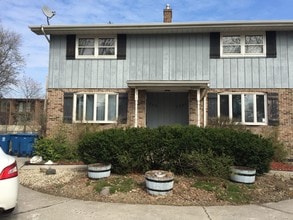 Building Photo - 9235 Kennedy Ave