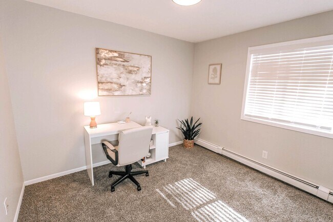 Building Photo - Welcome Home to Lincoln Woods: Modern Livi...