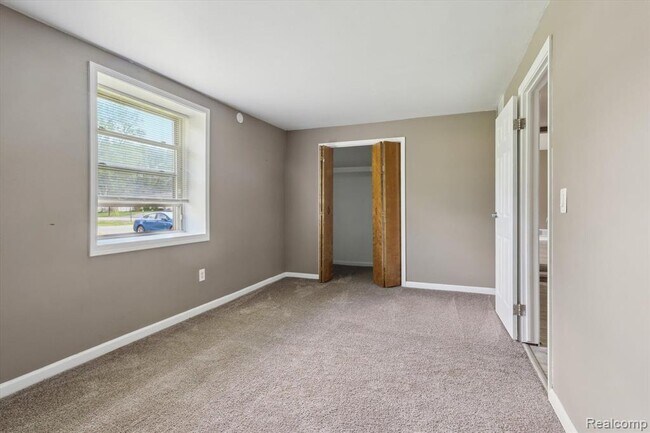 Building Photo - 500 Trombley Rd