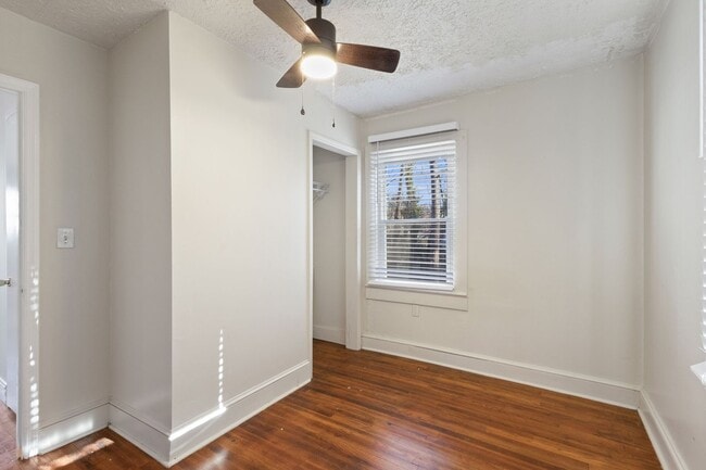 Building Photo - 537 Huston St
