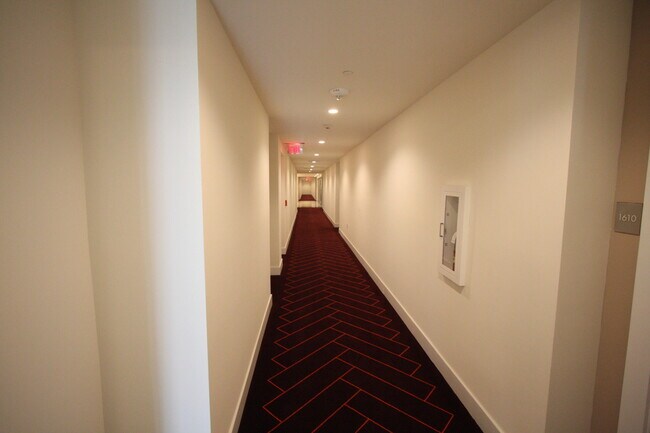 Building Photo - 2000 Metropica Wy