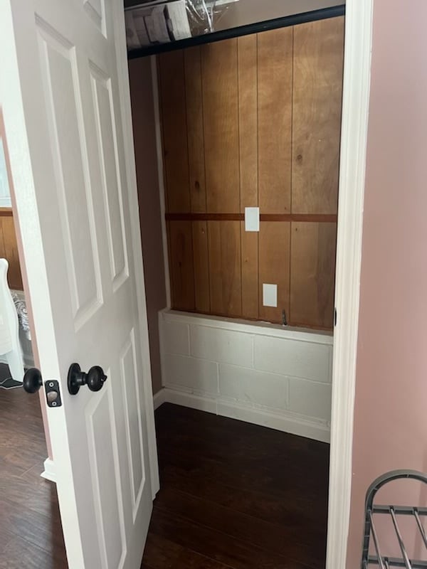 Closet/storage space - 5755 US Highway 17 N