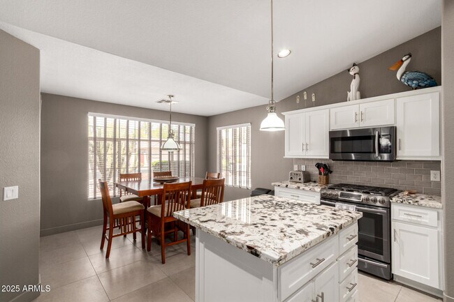 Building Photo - 9637 E Sundune Dr