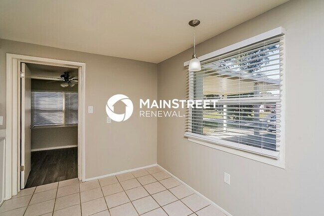 Building Photo - 3 Bedroom Pet-Friendly Home in Largo, FL with Main Street Renewal
