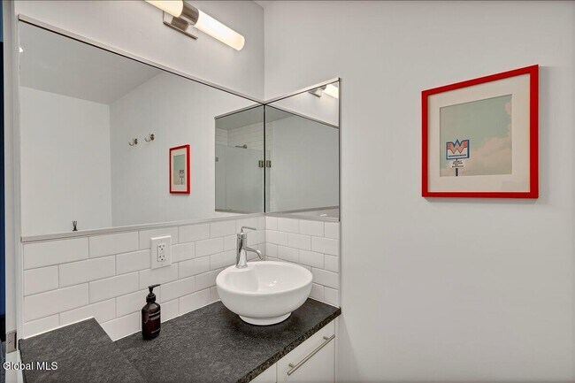 Building Photo - 18 Granite St