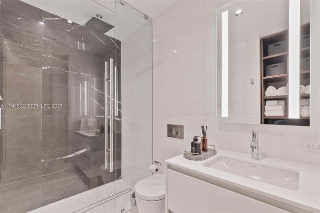 Building Photo - 300 Biscayne Blvd Way