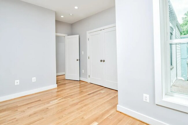 Building Photo - 824 I St NE