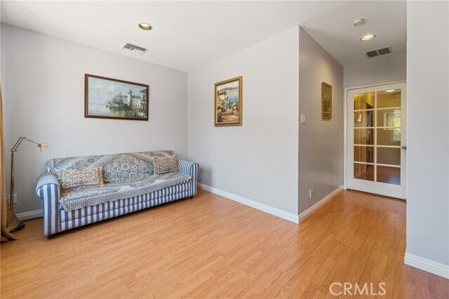 Building Photo - 233 S Swall Dr