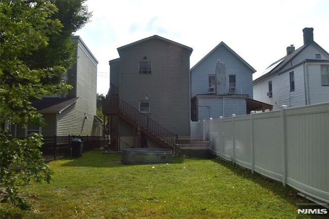 Building Photo - 129 Central Pl