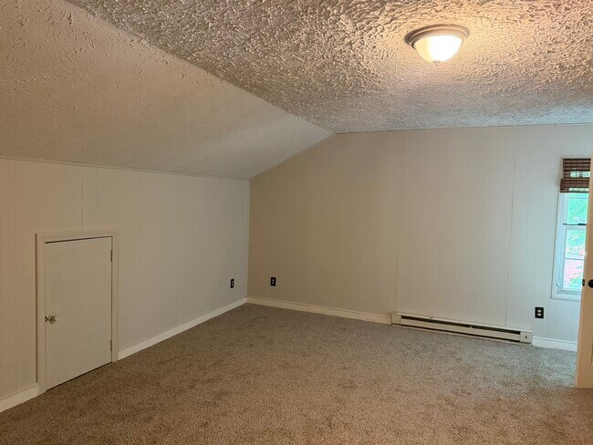 Building Photo - 149 Luna Ln