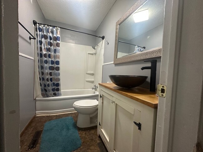 Building Photo - 2 bed 1 bath home in Marshfield