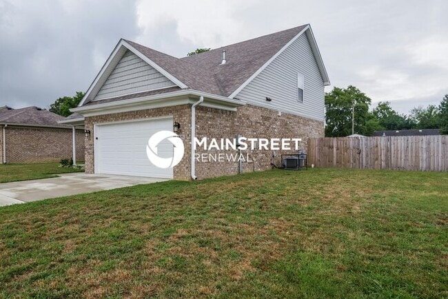 Building Photo - 4 Bedroom Pet-Friendly Home in Louisville, KY with Main Street Renewal