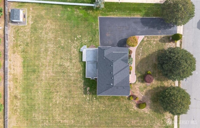 Building Photo - 27 Samantha Dr