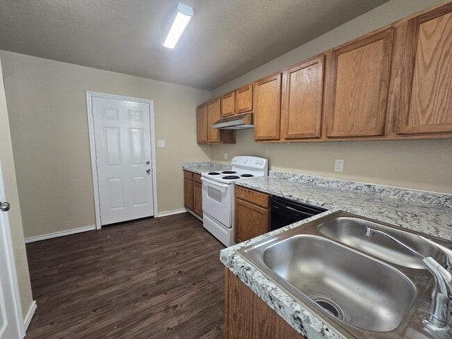 Building Photo - 10226 Country Hills Blvd