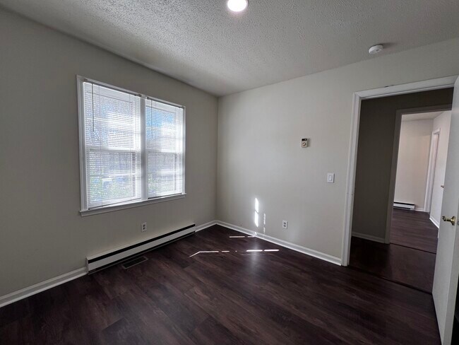 Building Photo - 7400 Barberry Ct
