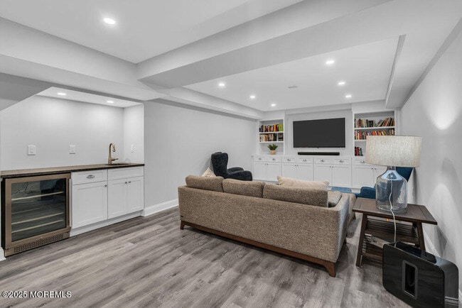 Building Photo - 102 4th Ave