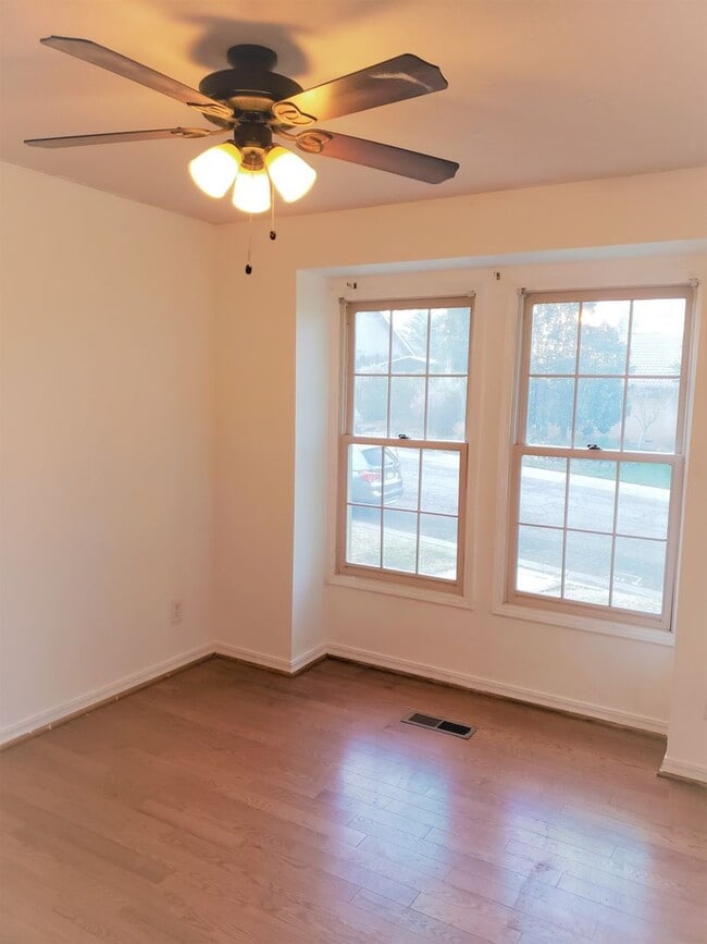 Building Photo - 4 bedroom 2 1/2 bath home in Sunset Oaks