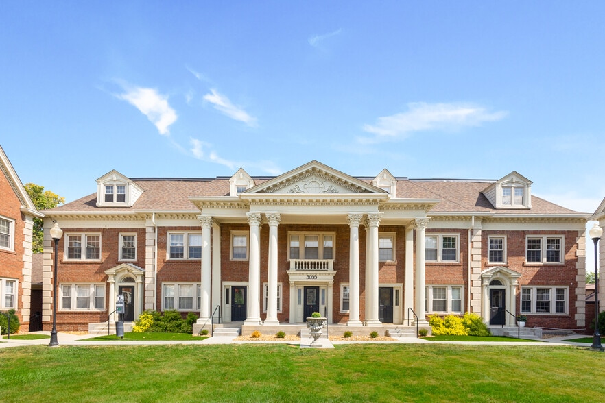 Primary Photo - Buckingham & Balmoral