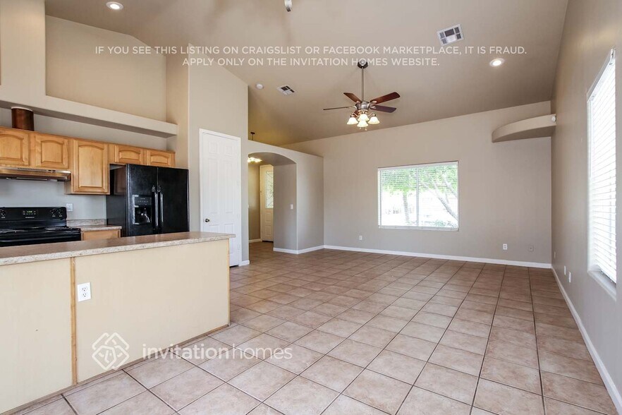Building Photo - 1017 N 61st Dr