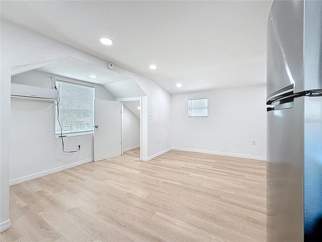 Building Photo - 618 17th Ave S