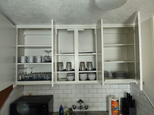 Building Photo - 3912 Crestview Dr