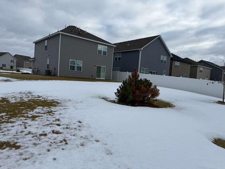 Building Photo - 10604 Heron Ave S