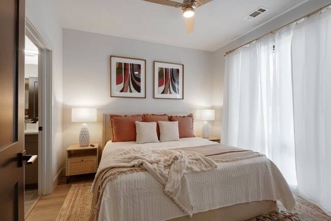 Building Photo - 303 31st Ave N