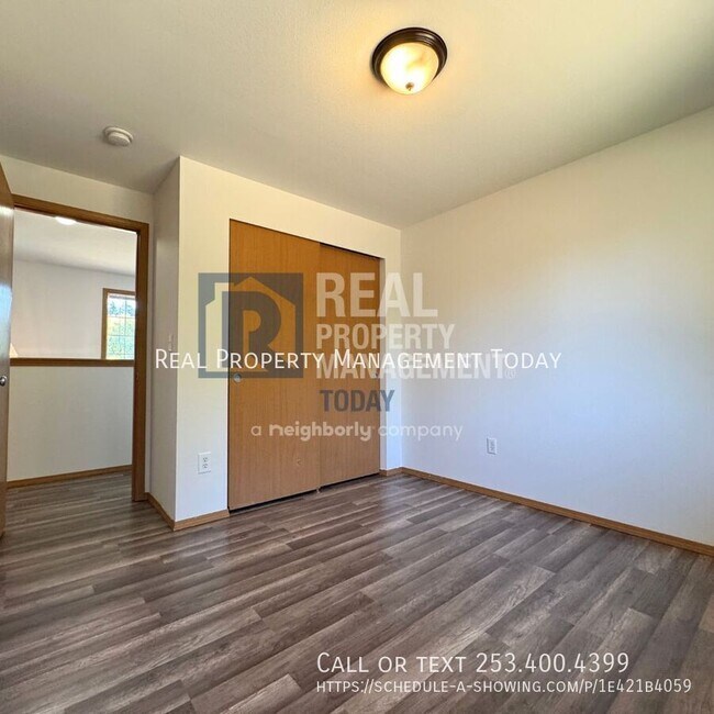 Building Photo - 427 175th St S