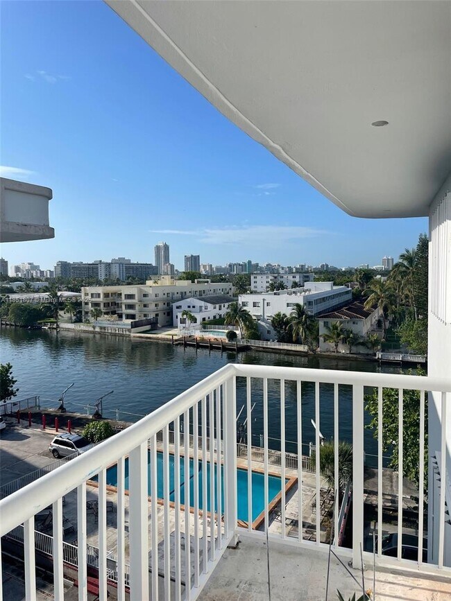 Building Photo - 130 S Shore Dr