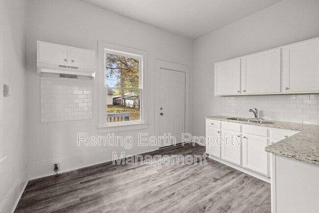 Building Photo - 518 41st St