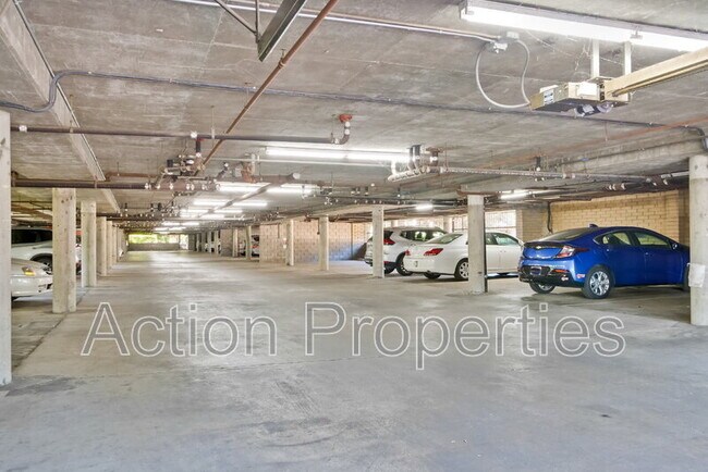 Building Photo - 49 Showers Dr