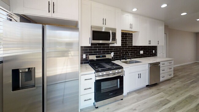 Building Photo - 4BD/2BA, Close to Campus!!