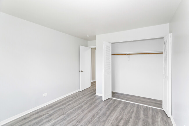 Building Photo - 1075 Knoll Ln
