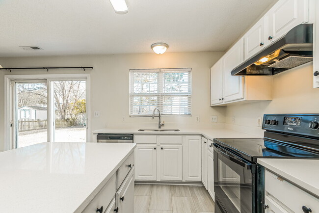 Building Photo - 225 Honeywell Way