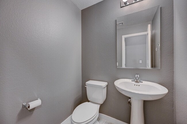 Building Photo - GORGEOUS 4 Bedroom, 2 Story Home located in the SW!