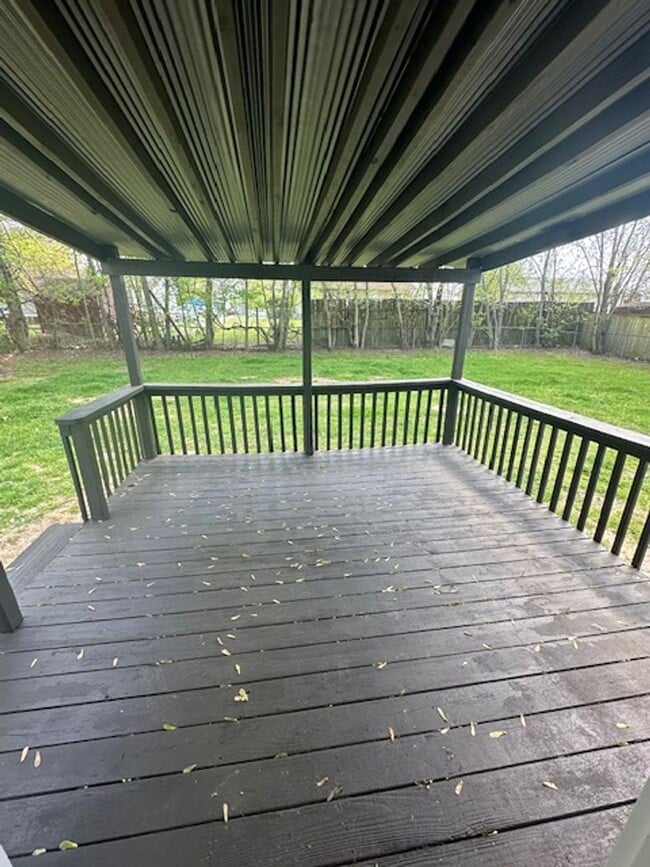 Building Photo - Free months rent with 13 month lease